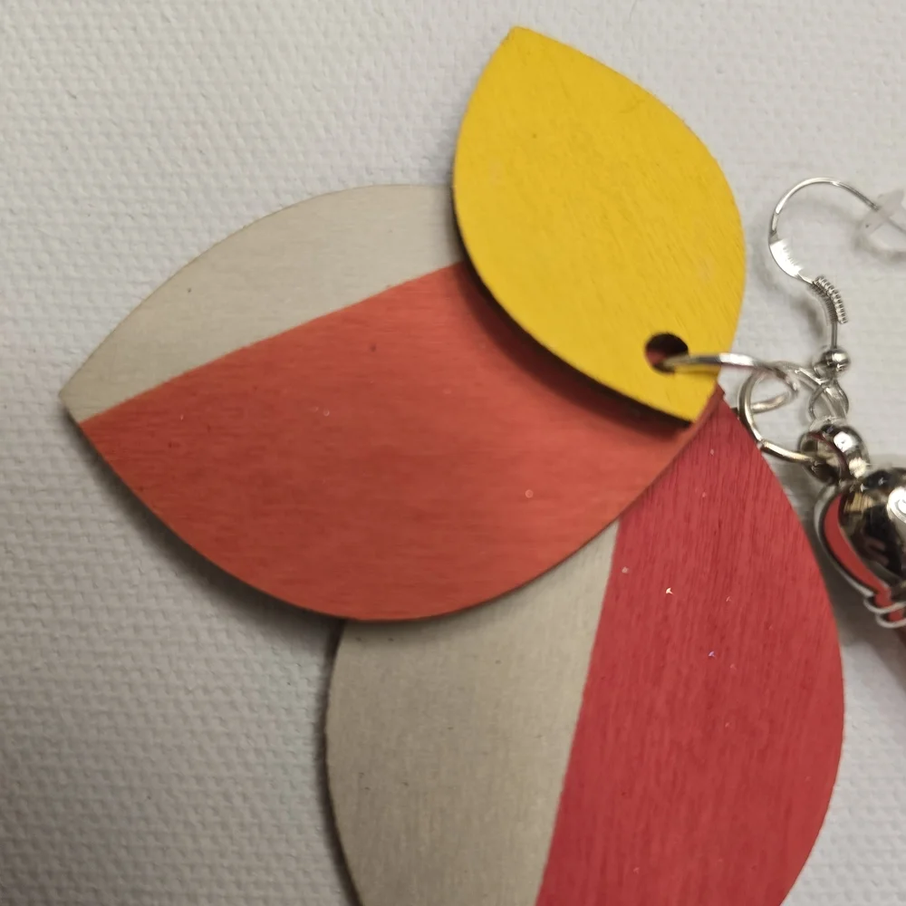 ARTISAN & HANDCRAFTED 2.5" Wood Leaf Tiered Dangle Pierced Earrings W/ Tassles - Picture 9 of 14